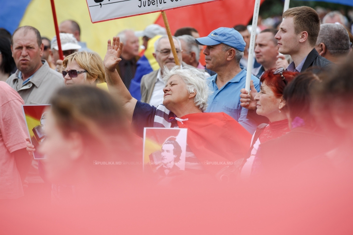 AU SCANDAT PENTRU UNIRE! Cine sunt persoanele de la marșul de sâmbătă FOTOREPORT