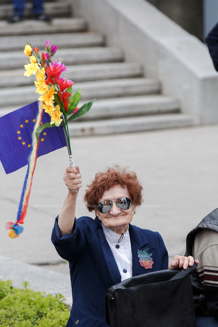 AU SCANDAT PENTRU UNIRE! Cine sunt persoanele de la marșul de sâmbătă FOTOREPORT