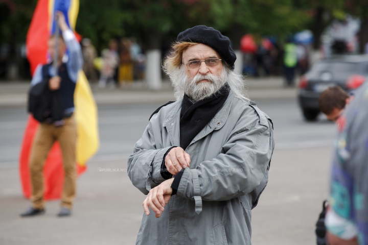 AU SCANDAT PENTRU UNIRE! Cine sunt persoanele de la marșul de sâmbătă FOTOREPORT