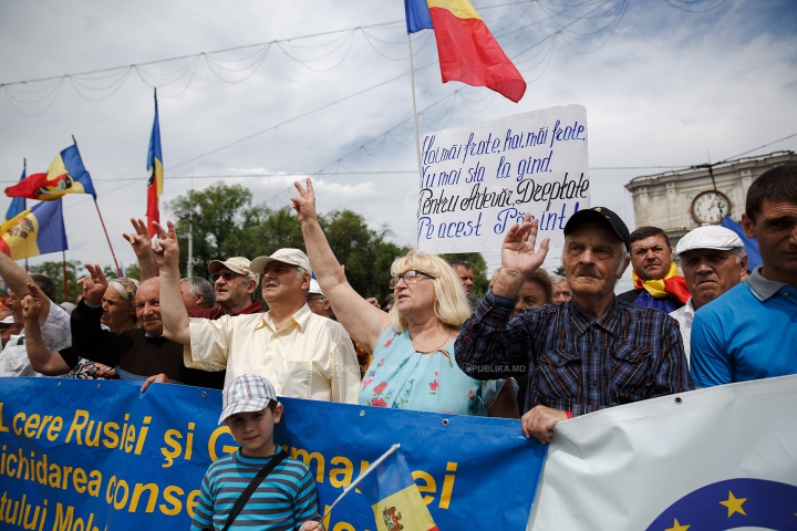 AU SCANDAT PENTRU UNIRE! Cine sunt persoanele de la marșul de sâmbătă FOTOREPORT