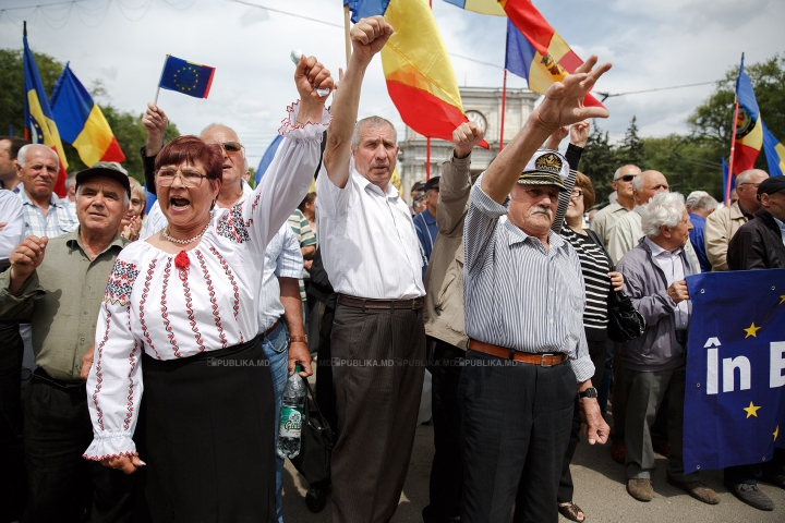 AU SCANDAT PENTRU UNIRE! Cine sunt persoanele de la marșul de sâmbătă FOTOREPORT