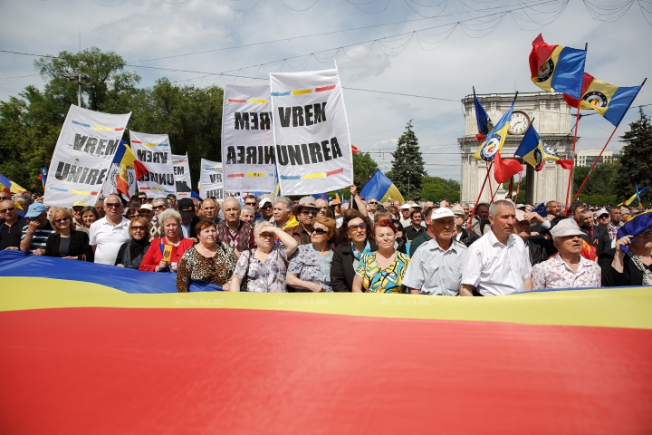 AU SCANDAT PENTRU UNIRE! Cine sunt persoanele de la marșul de sâmbătă FOTOREPORT