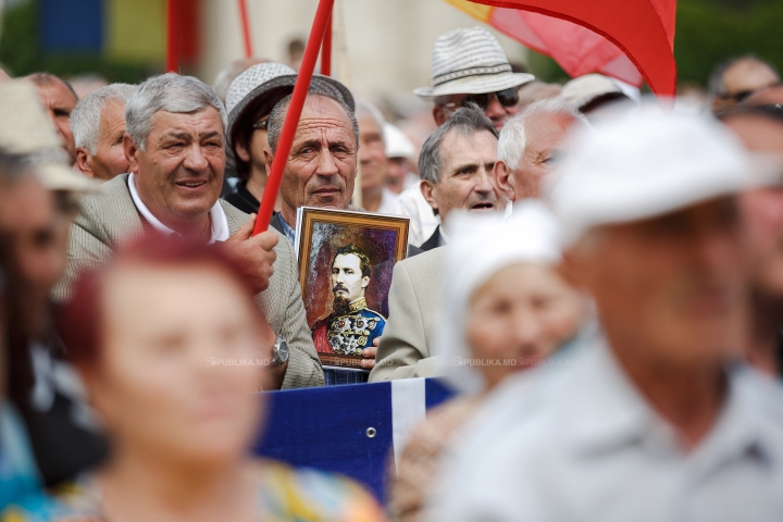 AU SCANDAT PENTRU UNIRE! Cine sunt persoanele de la marșul de sâmbătă FOTOREPORT