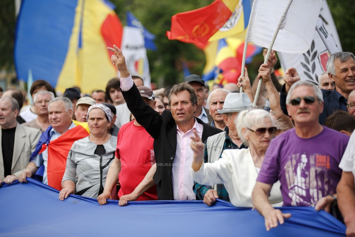 AU SCANDAT PENTRU UNIRE! Cine sunt persoanele de la marșul de sâmbătă FOTOREPORT