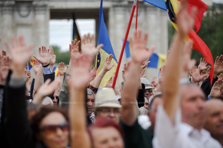 AU SCANDAT PENTRU UNIRE! Cine sunt persoanele de la marșul de sâmbătă FOTOREPORT