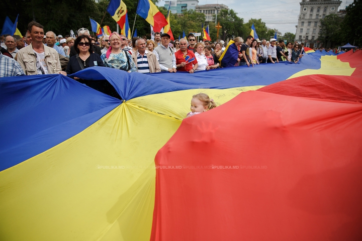 AU SCANDAT PENTRU UNIRE! Cine sunt persoanele de la marșul de sâmbătă FOTOREPORT