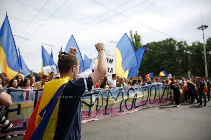 AU SCANDAT PENTRU UNIRE! Cine sunt persoanele de la marșul de sâmbătă FOTOREPORT