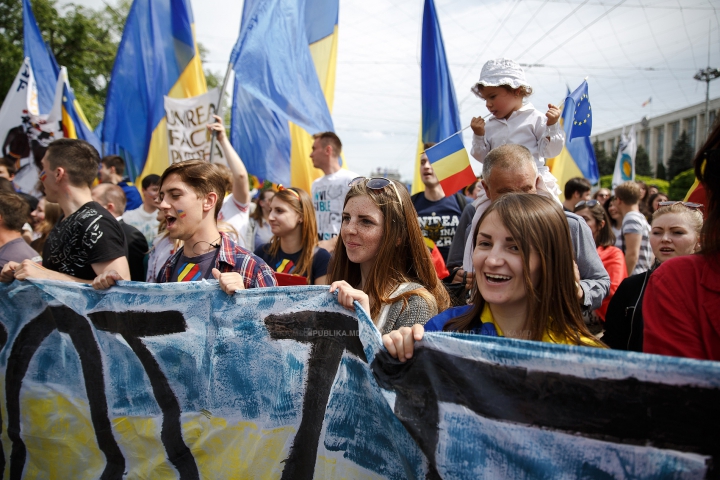 AU SCANDAT PENTRU UNIRE! Cine sunt persoanele de la marșul de sâmbătă FOTOREPORT