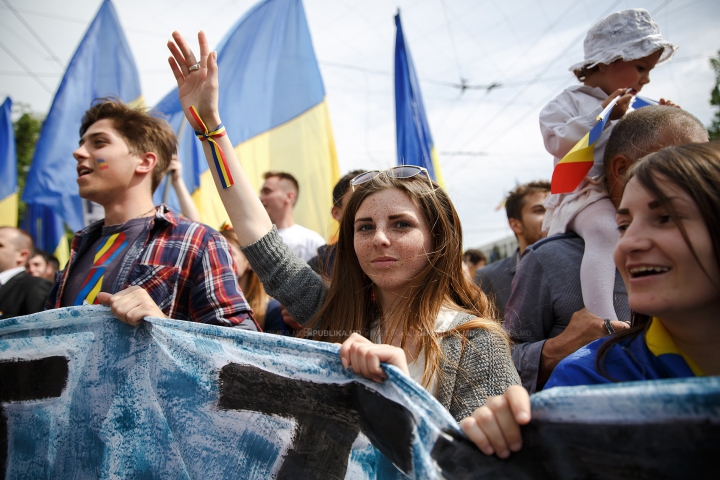 AU SCANDAT PENTRU UNIRE! Cine sunt persoanele de la marșul de sâmbătă FOTOREPORT