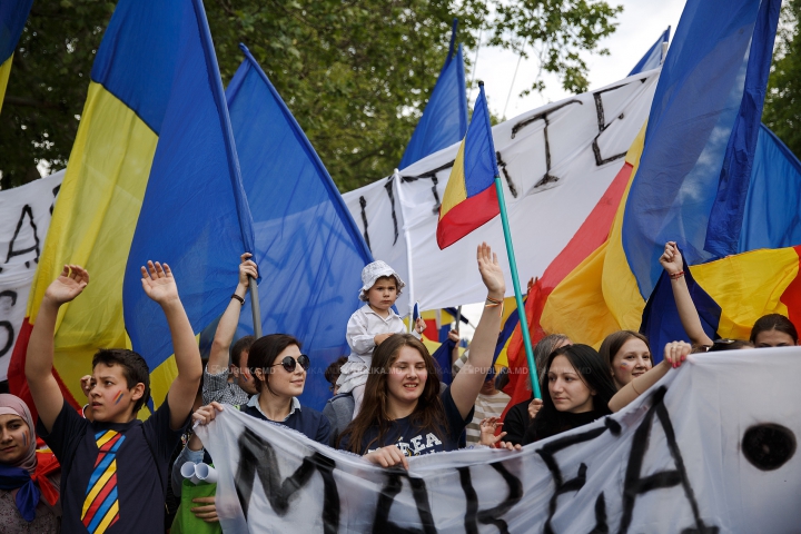 AU SCANDAT PENTRU UNIRE! Cine sunt persoanele de la marșul de sâmbătă FOTOREPORT