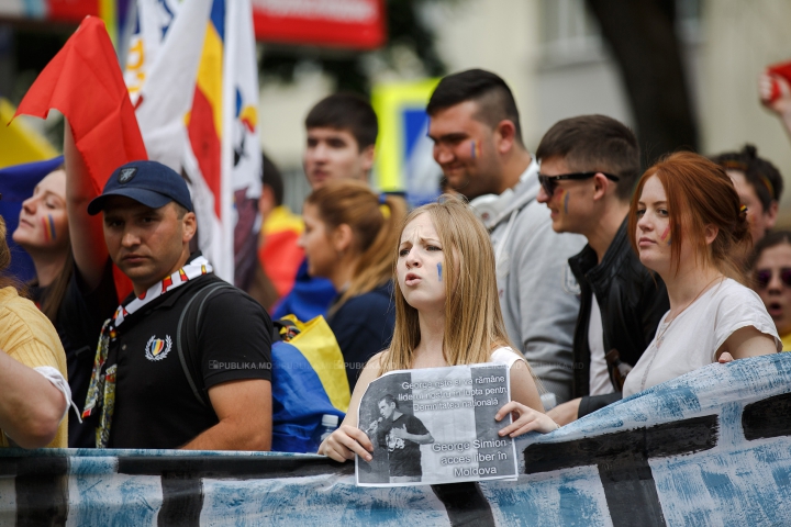 AU SCANDAT PENTRU UNIRE! Cine sunt persoanele de la marșul de sâmbătă FOTOREPORT