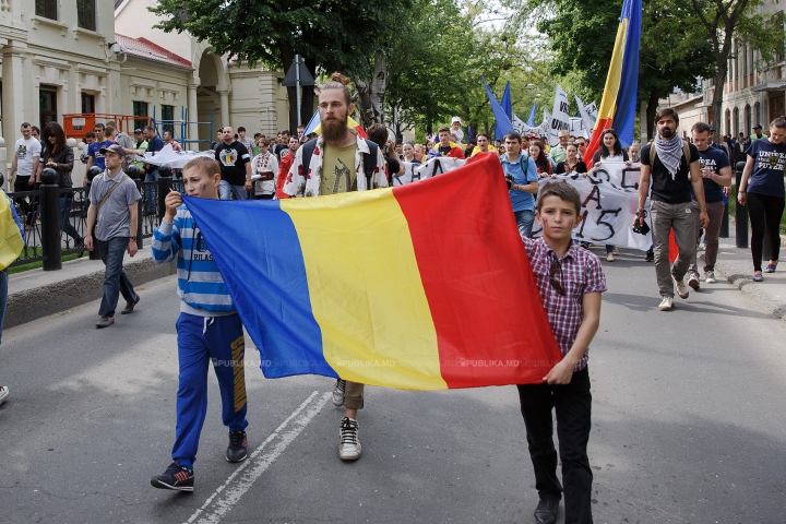 AU SCANDAT PENTRU UNIRE! Cine sunt persoanele de la marșul de sâmbătă FOTOREPORT