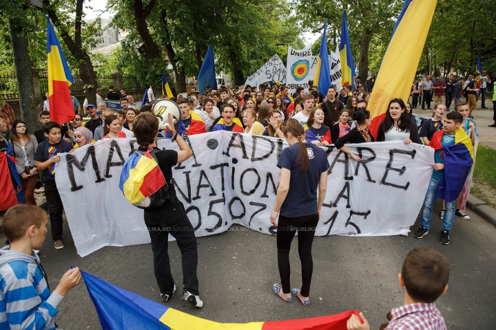 AU SCANDAT PENTRU UNIRE! Cine sunt persoanele de la marșul de sâmbătă FOTOREPORT