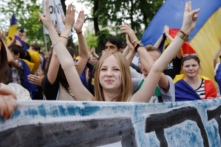 AU SCANDAT PENTRU UNIRE! Cine sunt persoanele de la marșul de sâmbătă FOTOREPORT