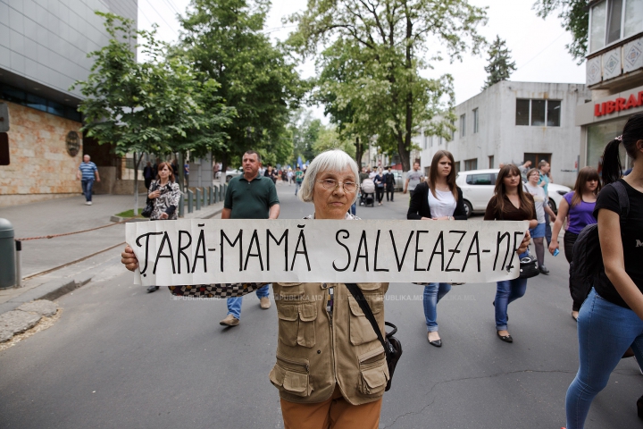 AU SCANDAT PENTRU UNIRE! Cine sunt persoanele de la marșul de sâmbătă FOTOREPORT