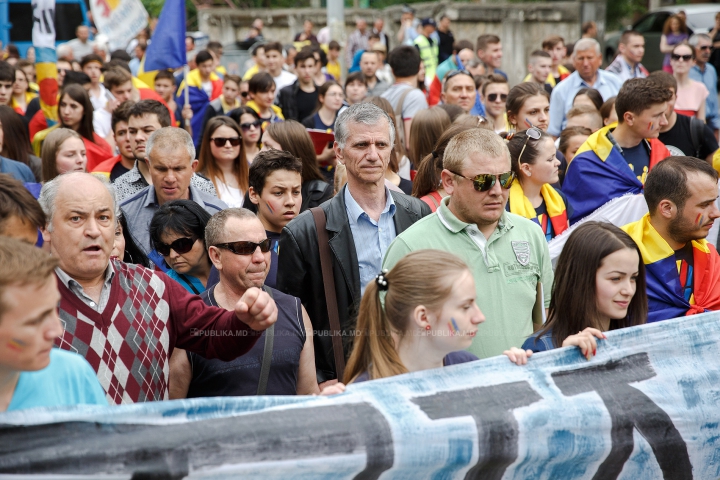 AU SCANDAT PENTRU UNIRE! Cine sunt persoanele de la marșul de sâmbătă FOTOREPORT