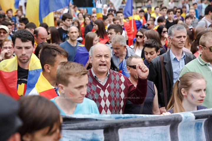 AU SCANDAT PENTRU UNIRE! Cine sunt persoanele de la marșul de sâmbătă FOTOREPORT