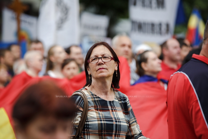 AU SCANDAT PENTRU UNIRE! Cine sunt persoanele de la marșul de sâmbătă FOTOREPORT