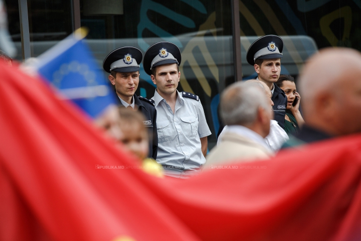 AU SCANDAT PENTRU UNIRE! Cine sunt persoanele de la marșul de sâmbătă FOTOREPORT