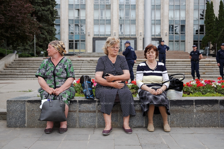 AU SCANDAT PENTRU UNIRE! Cine sunt persoanele de la marșul de sâmbătă FOTOREPORT