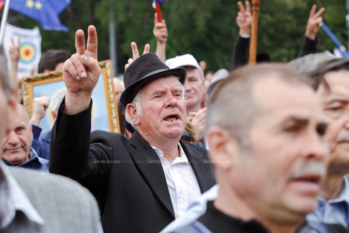 AU SCANDAT PENTRU UNIRE! Cine sunt persoanele de la marșul de sâmbătă FOTOREPORT