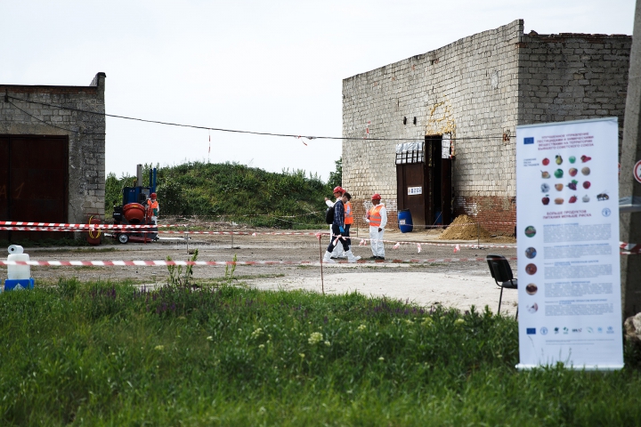 PERICOL pentru oameni şi mediu! Tone de pesticide de la Criuleni vor fi distruse în Marea Britanie (FOTO)