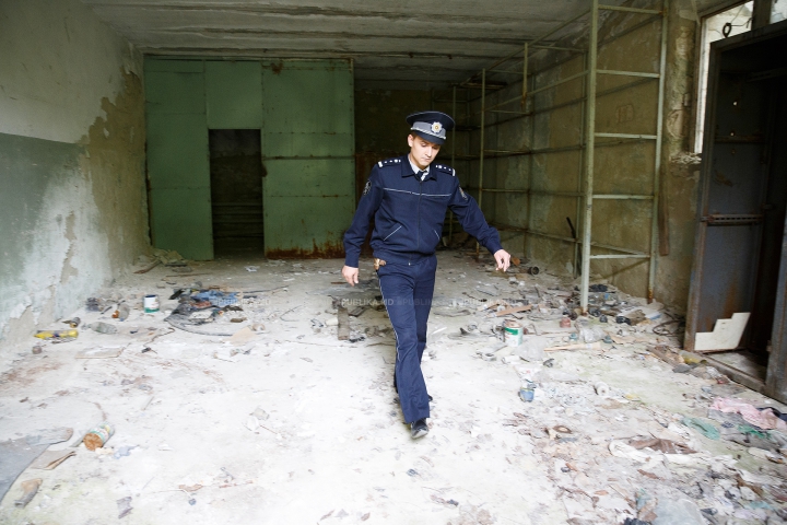 Controale de AMPLOARE în mai multe clădiri părăsite şi în construcţie. Ce au găsit polițiștii (FOTOREPORT)