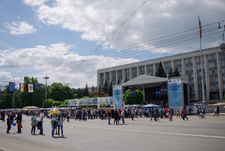 Delicii culinare în Orășelul European din Chișinău. Cum a surprins publicul ambasadorul UE în Moldova