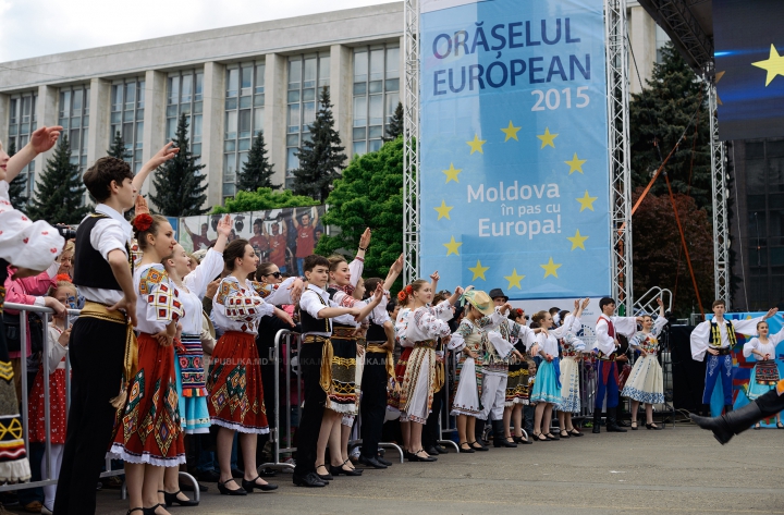 Delicii culinare în Orășelul European din Chișinău. Cum a surprins publicul ambasadorul UE în Moldova