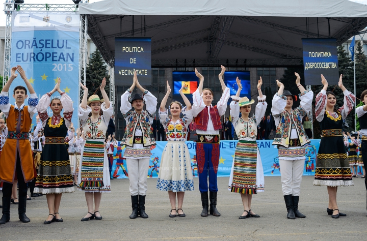 Delicii culinare în Orășelul European din Chișinău. Cum a surprins publicul ambasadorul UE în Moldova