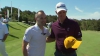 Andres Iniesta se relaxează luând lecții de golf de la Justin Rose