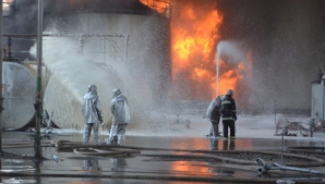 Incendiul DEVASTATOR din Ucraina: Salvatorii utilizează tancurile (FOTO)