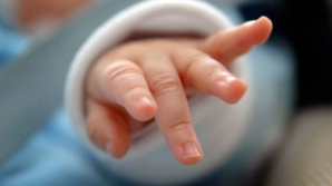 DETALII CUTREMURĂTOARE despre copilul abandonat într-un şopron de propria mamă