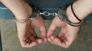 Un locotenent-colonel din Taraclia, REŢINUT. Fapta pentru care i-au fost puse cătuşele