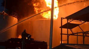 ÎN SFÂRȘIT! Incendiul de la terminalul petrolier din apropiere de Kiev a fost lichidat