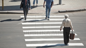 ÎNGROZITOR! Coşmarul trăit de zeci de persoane pe o trecere de pietoni (VIDEO)