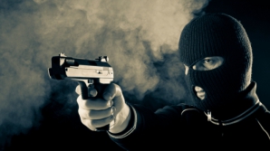 JAF SPECTACULOS! Patru bărbaţi înarmaţi şi mascaţi au luat cu asalt un magazin de lux (VIDEO)  