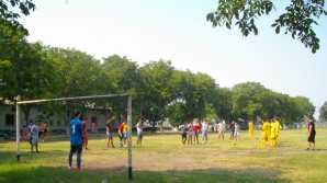 Meci de fotbal INEDIT la Chişinău! Gardienii şi rudele au făcut galerie la 12 condamnaţi pe viaţă (VIDEO)