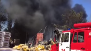 Incendiile industriale NU contenesc în Ucraina! Un depozit de polistiren este în flăcări