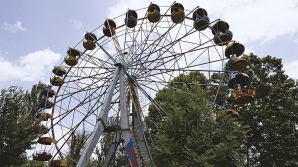 TRAGEDIE ÎNGROZITOARE la un parc de distracţii: Peste 500 de oameni au fost răniți