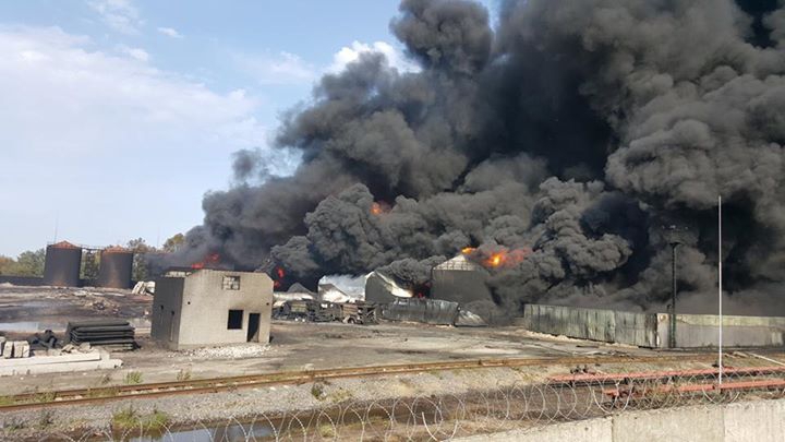 IADUL PE PĂMÂNT! Imagini apocaliptice de la incendiul depozitului petrolier din Ucraina (FOTOREPORT)