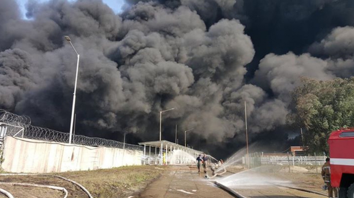 IADUL PE PĂMÂNT! Imagini apocaliptice de la incendiul depozitului petrolier din Ucraina (FOTOREPORT)