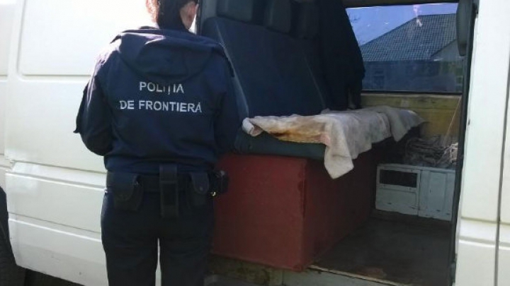 A recurs la un truc, dar nu i-a mers. Un şofer a vrut să-i ducă de nas pe poliţiştii de frontieră 