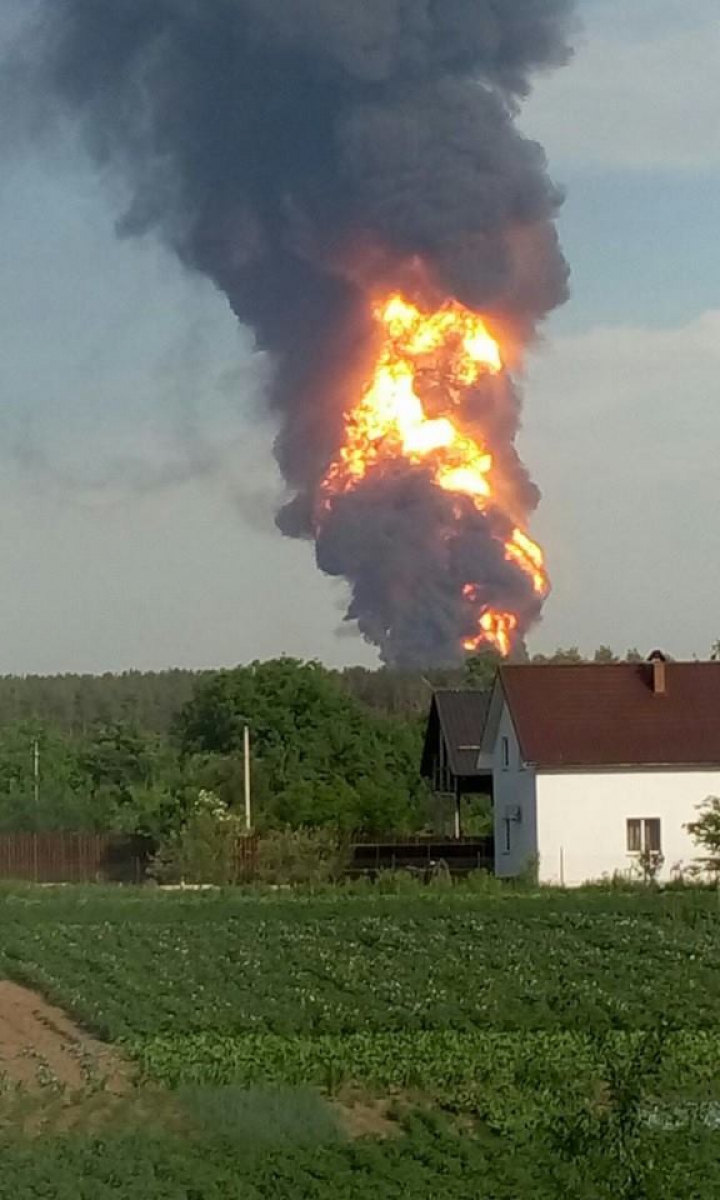 IADUL PE PĂMÂNT! Imagini apocaliptice de la incendiul depozitului petrolier din Ucraina (FOTOREPORT)