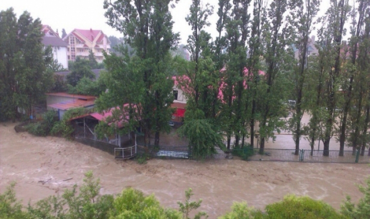 POTOP în Soci! Puhoaiele nu au avut milă de oraş, oameni şi bunurile lor (FOTOREPORT)