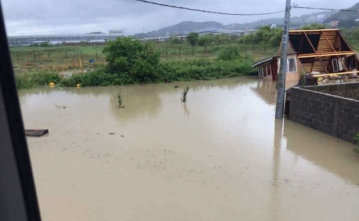 POTOP în Soci! Puhoaiele nu au avut milă de oraş, oameni şi bunurile lor (FOTOREPORT)