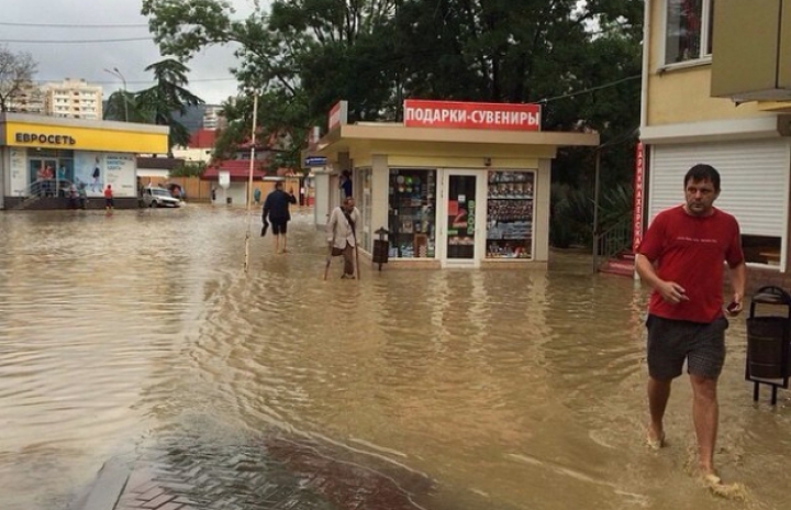 POTOP în Soci! Puhoaiele nu au avut milă de oraş, oameni şi bunurile lor (FOTOREPORT)