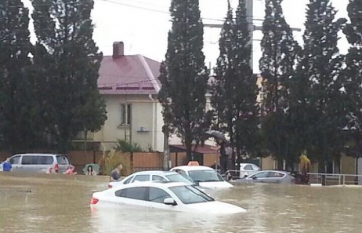 POTOP în Soci! Puhoaiele nu au avut milă de oraş, oameni şi bunurile lor (FOTOREPORT)