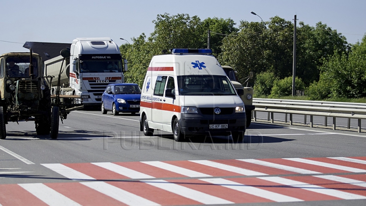 Accident dramatic la Ialoveni! Pariul NEBUN făcut de un bărbat era să-l coste VIAŢA