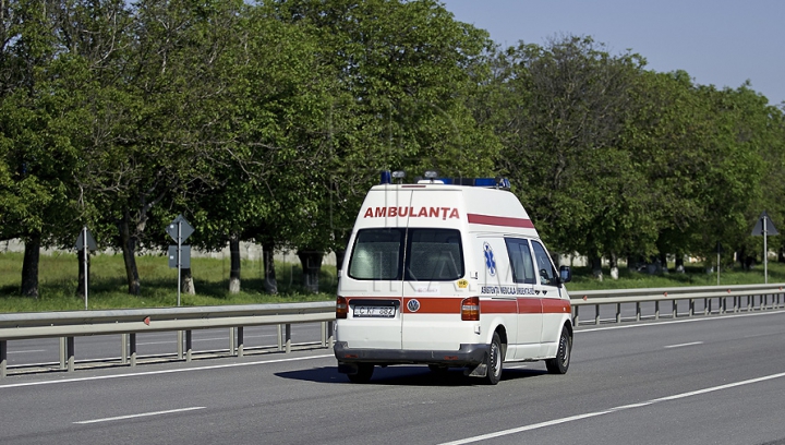 Transportaţi de urgenţă la spital. NENOROCIREA care s-a abătut peste doi minori la miez de noapte 